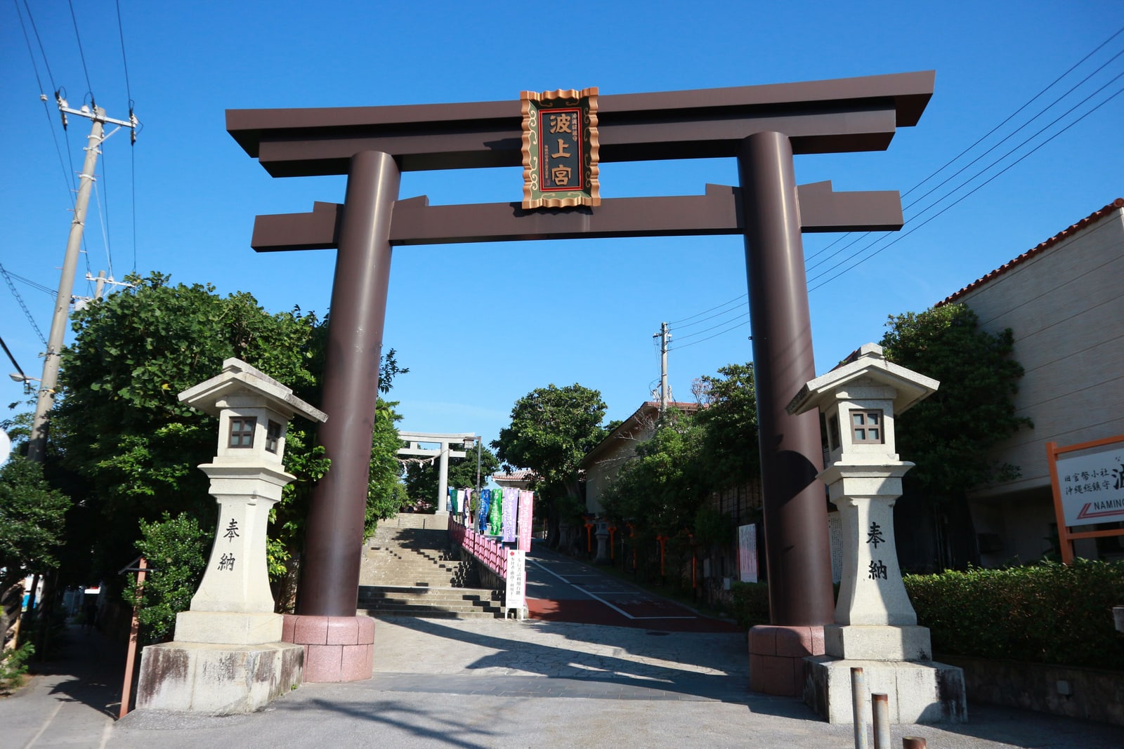 The large torii at the approach to Naminoue-gu, with stone lanterns and steps beyond