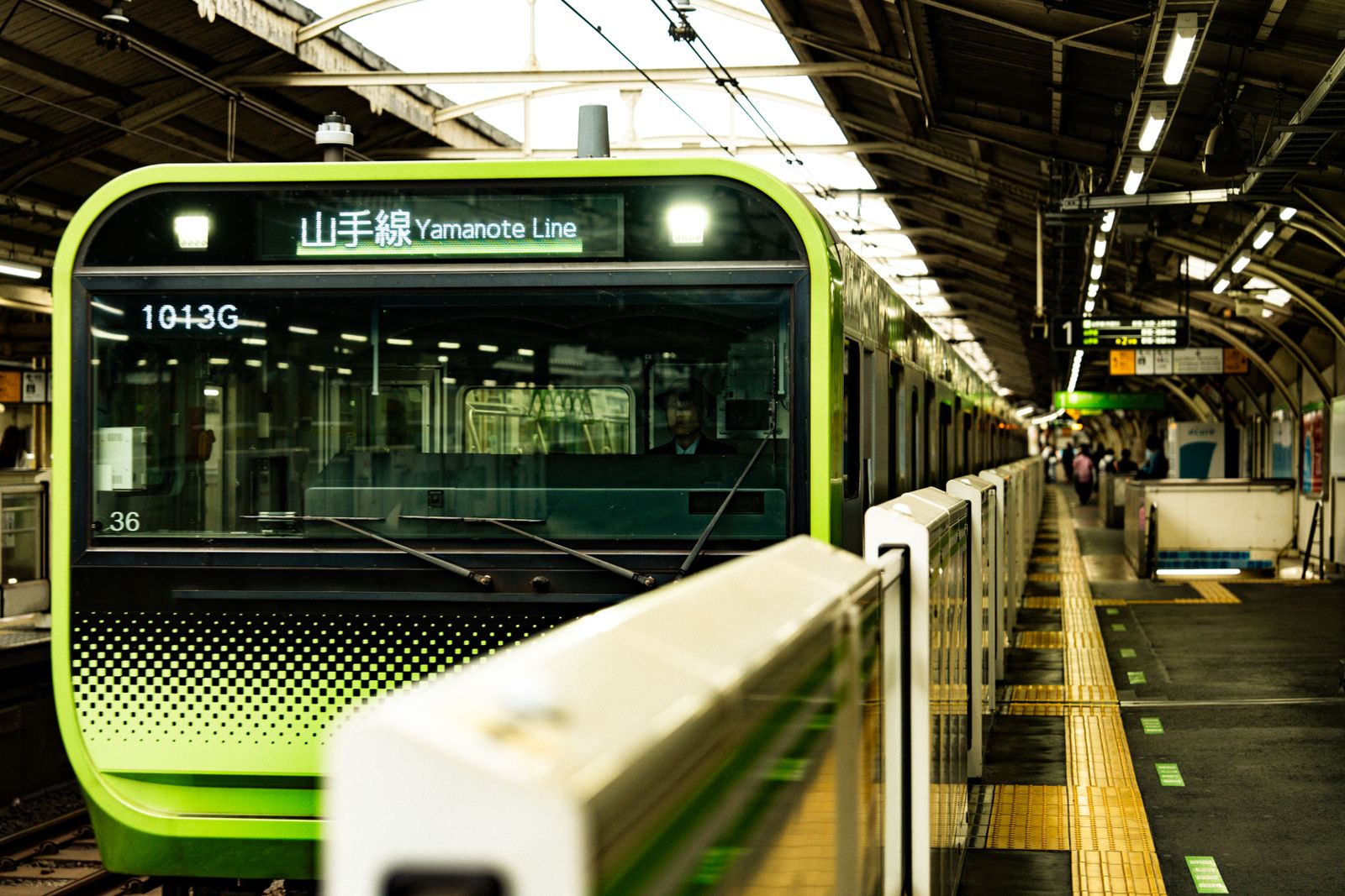 A train pulling into a platform in Japan.