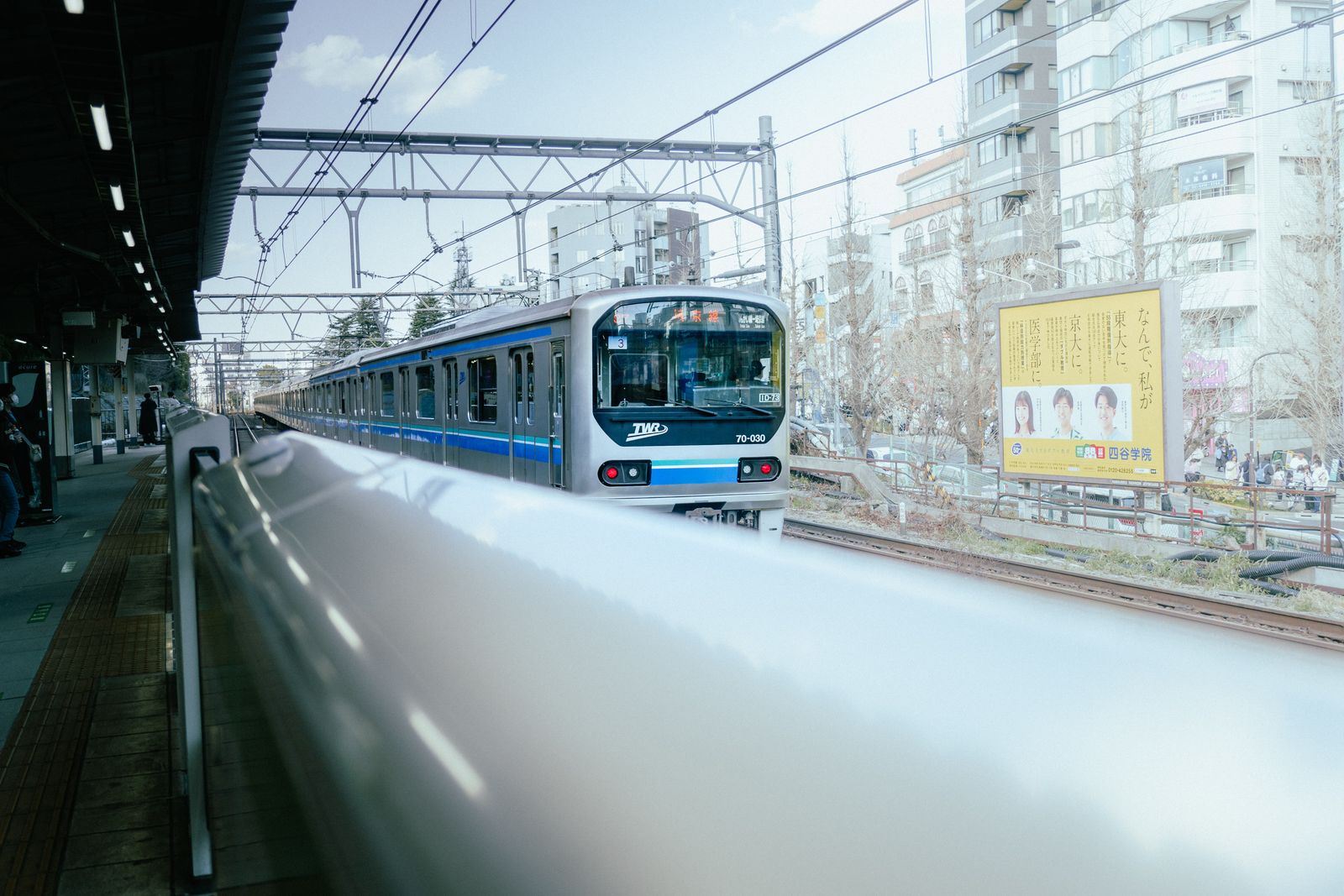 A Rinkai Line train approaching a Tokyo platform.