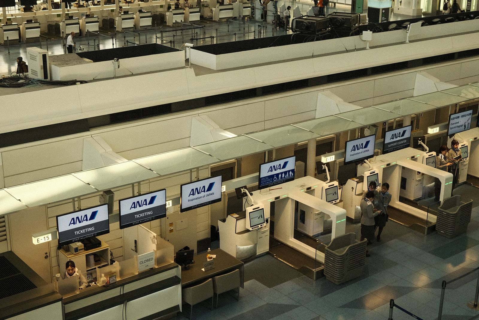 Check-in counters at Haneda Airport seen from above.