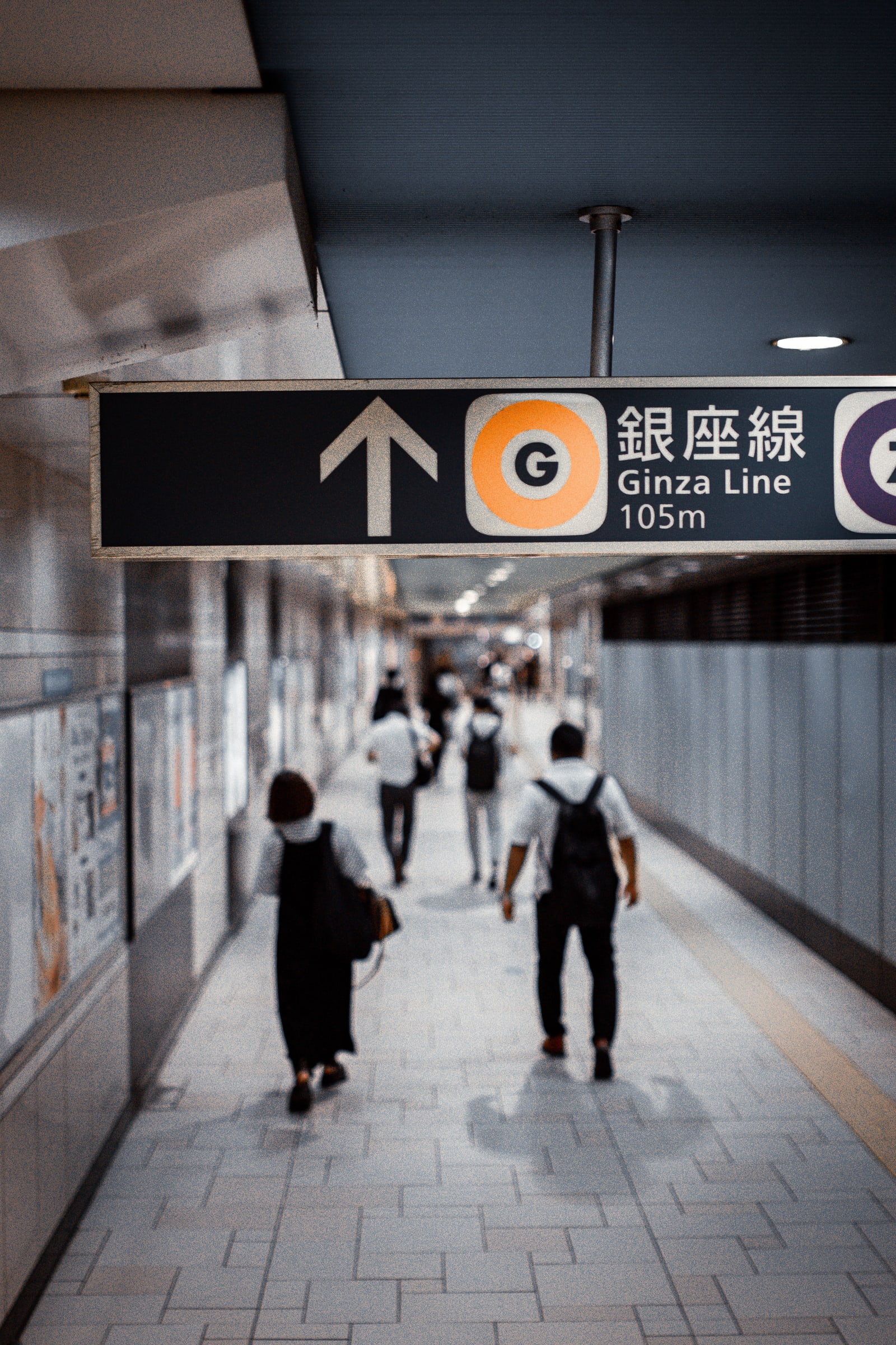 An underground passage in the Tokyo subway, with a sign to the Ginza Line.