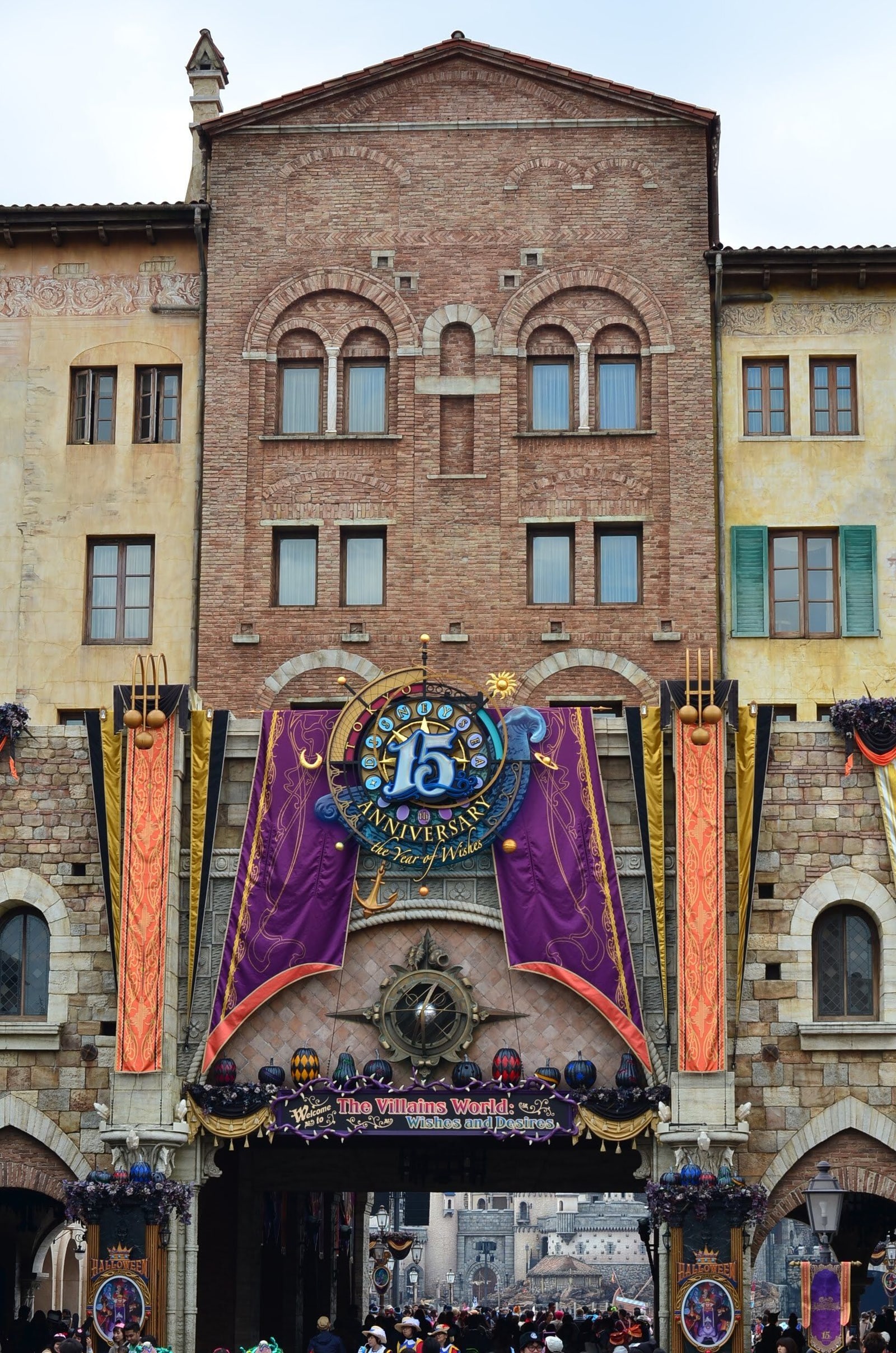 A 15th-anniversary Year of Wishes seasonal facade and Halloween event signage at Tokyo DisneySea.